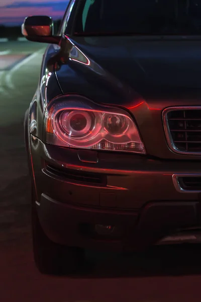 Car Night Road Illuminated Red Traffic Light Close Detail — Stock Photo, Image