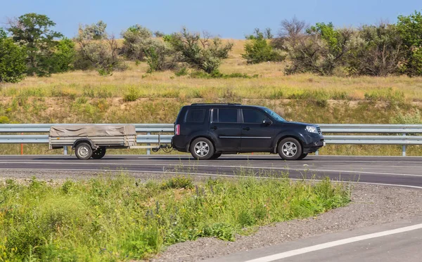 Car Trailer Moves Country Road Summer — Stock Photo, Image