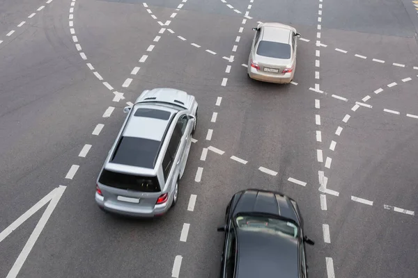 Şehirdeki Yol Ayrımında Araba Trafiği Üst Görünüm Hareket Bulanıklığı — Stok fotoğraf