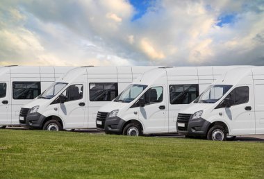 Satılık mini otobüsler Stock Row 'da. Araba Satıcısı Envanteri