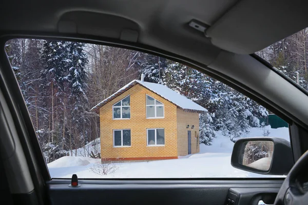 View Car Village House Edge Forest Snow — стоковое фото