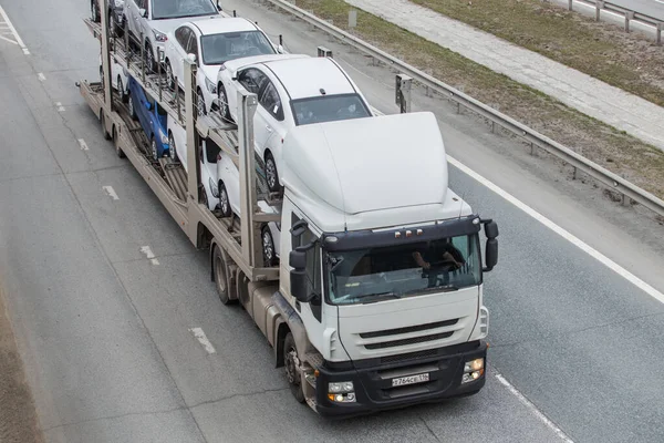 Car Transporter Truck Transports Cars Suburban Highway — Stock Photo, Image