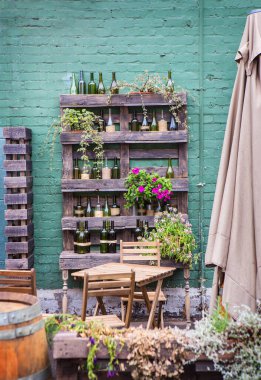 Bir yaz sokak kafesinin dekoratif tasarımı