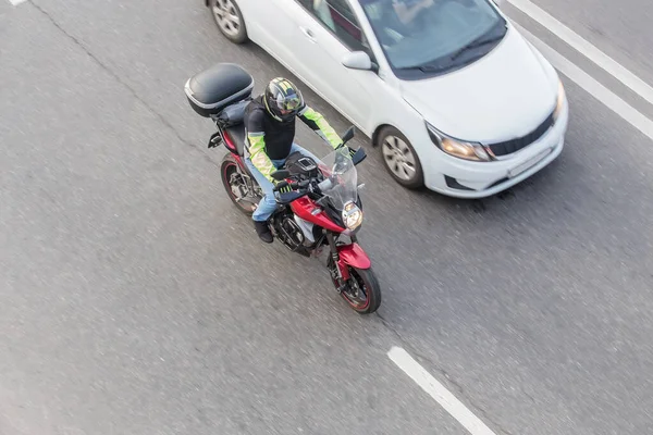 Motorcykel Och Bil Köra Vägen Utsikt Uppifrån Suddig Rörelse — Stockfoto