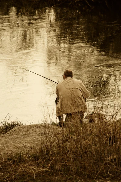 Fisherman on river bank — Stock Photo, Image