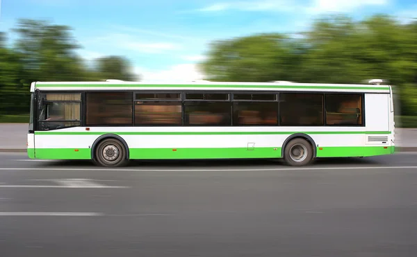 Bus moves on the way — Stock Photo, Image