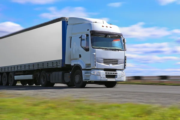 Transporte de camiões — Fotografia de Stock
