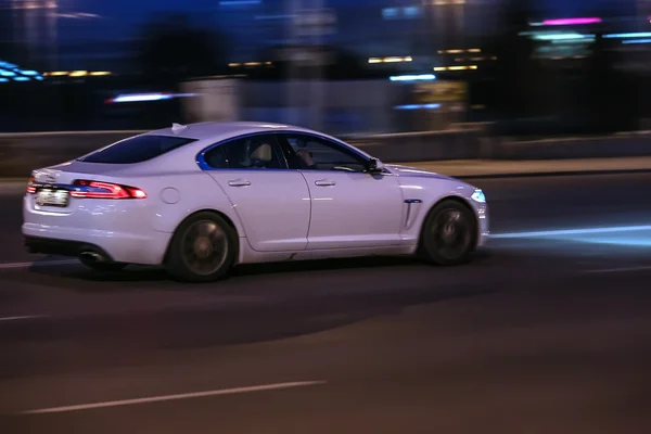 Cars go on the night city — Stock Photo, Image