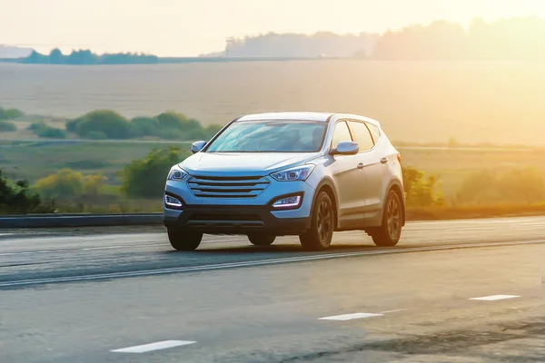 SUV moves on the country highway — Stock Photo, Image