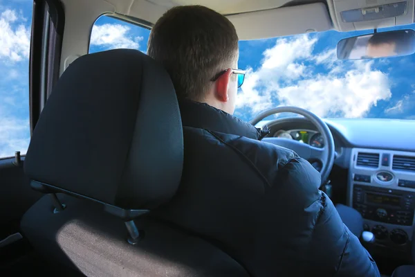 Conductor va al coche —  Fotos de Stock