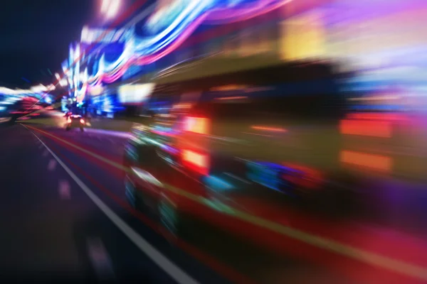 Movimento de alta velocidade à noite — Fotografia de Stock