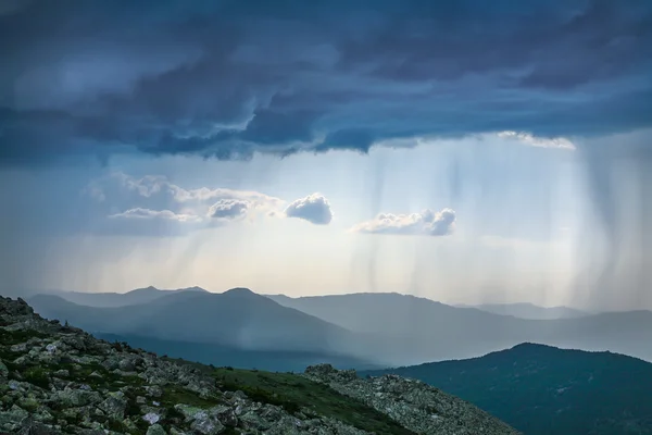 Thunder-storm i deszczu w górach — Zdjęcie stockowe