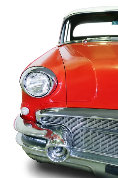 Старый красный автомобиль изолирован — стоковое фото