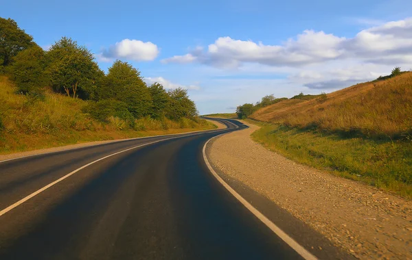 Highway trä sky — Stockfoto