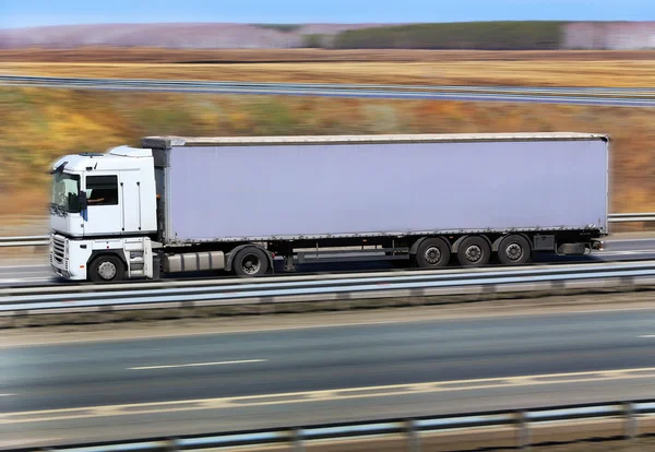 Transporte de camiões — Fotografia de Stock