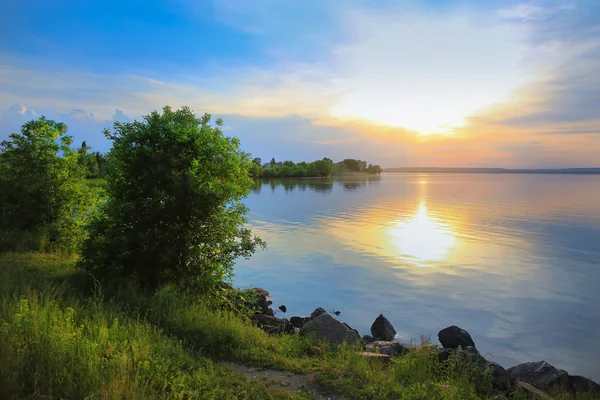 Summer landscape with lake — Stock Photo, Image