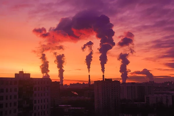 Rök från rören över Moscow — Stockfoto