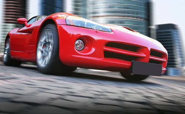 Coche rojo va a la ciudad — Foto de Stock