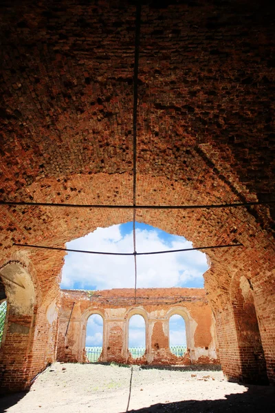 Разрушенная христианская церковь — стоковое фото