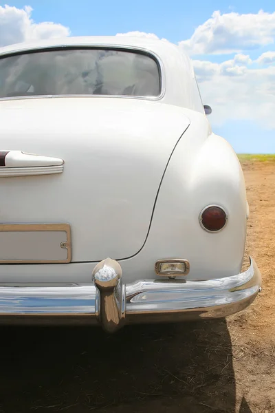 Белый автомобиль ретро — стоковое фото