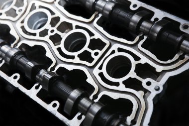 benzinli motor blok kapak