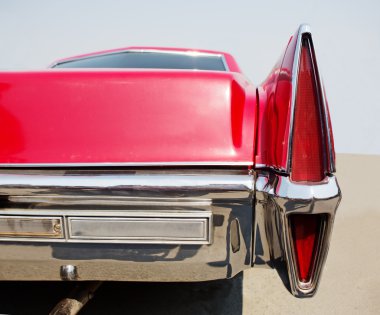 eski kırmızı Amerikan arabası