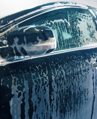 araç köpükle kaplı