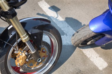 motosiklet üzerinde park 