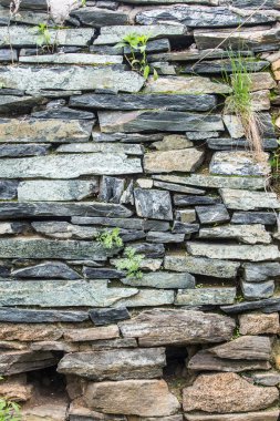 kaba taş taş duvardan