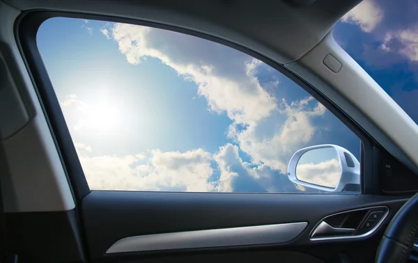 Paisagem atrás da janela do carro — Fotografia de Stock