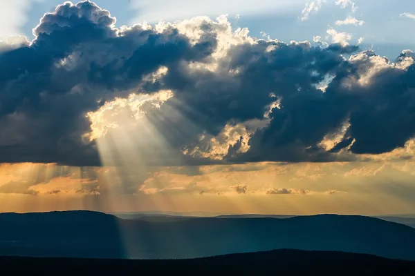 Orage et pluie en montagne — Photo