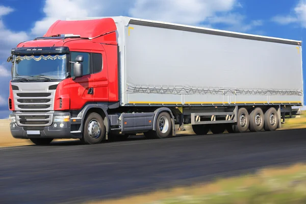 Trailer  moves on  highway — Stock Photo, Image