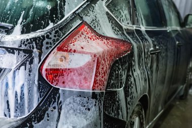 araç köpükle kaplı