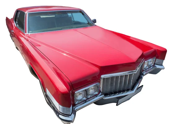 Stary czerwony amerykański samochód jest na białym tle — Zdjęcie stockowe