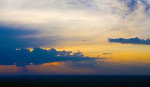 Prachtige heldere zonsondergang — Stockfoto