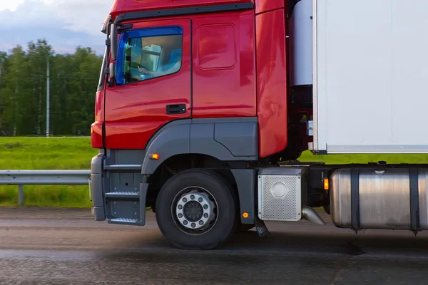 Truck transports freight — Stock Photo, Image