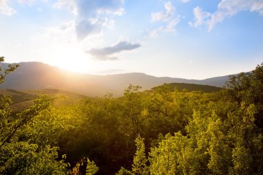 Crimea gündoğumu dağlarda