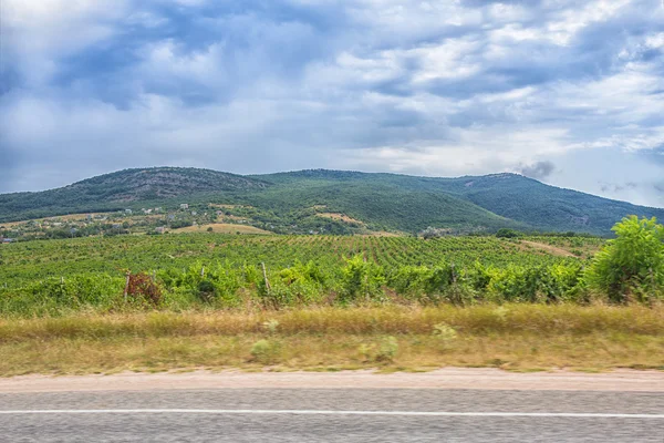 Crimea paesaggio montano con autostrada — Foto Stock