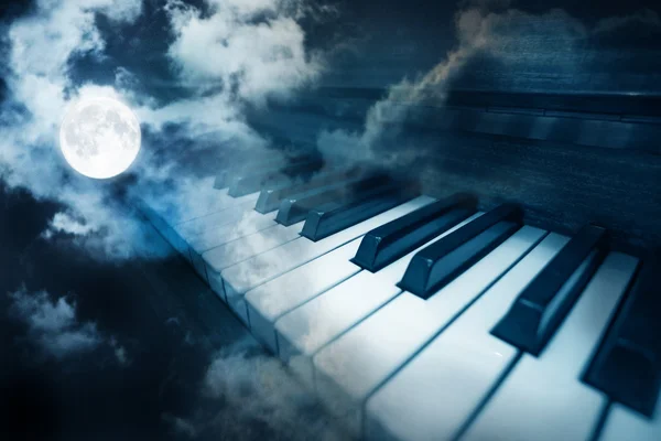 Tasti di pianoforte al chiaro di luna — Foto Stock