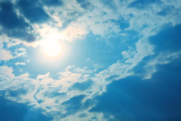 Cielo azul con nubes —  Fotos de Stock