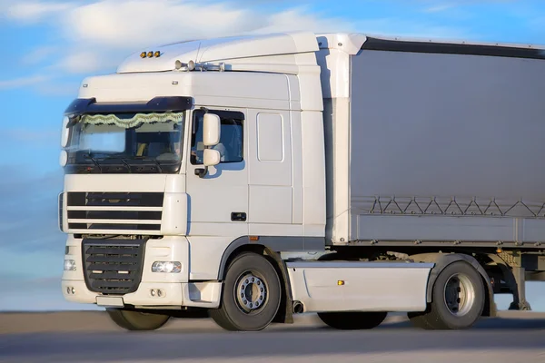 Truck goes on highway — Stock Photo, Image