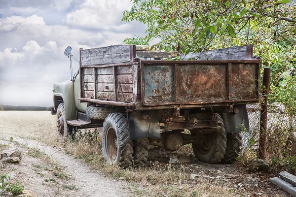 Viejo camión oxidado — Foto de Stock