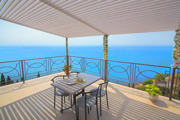 Balkon s výhledem na Černé moře — Stock fotografie