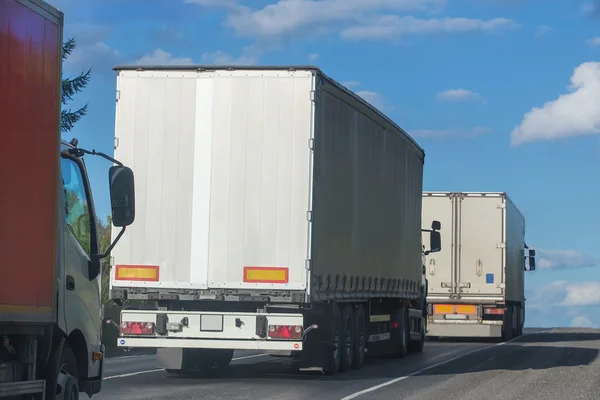 Trucks move on  mountain road — Stock Photo, Image