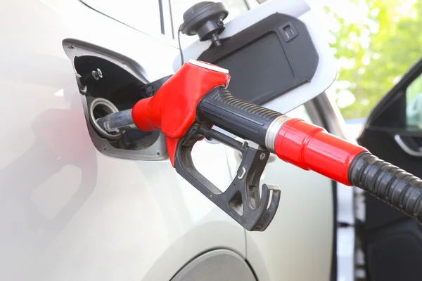 Coche en gasolinera — Foto de Stock