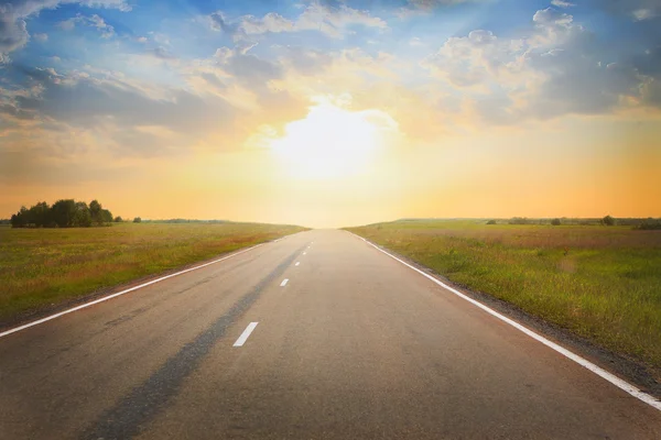 Sunset over the country highway — Stock Photo, Image