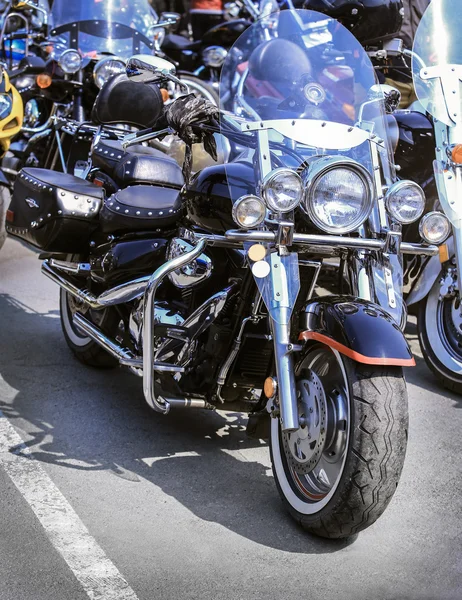 Motocicletas no estacionamento — Fotografia de Stock