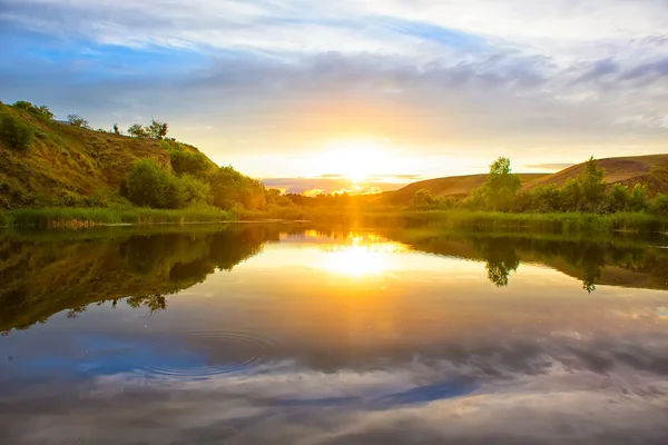 Захід сонця на річці Волзі — стокове фото