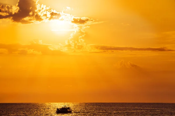 海での美しい夕日 — ストック写真