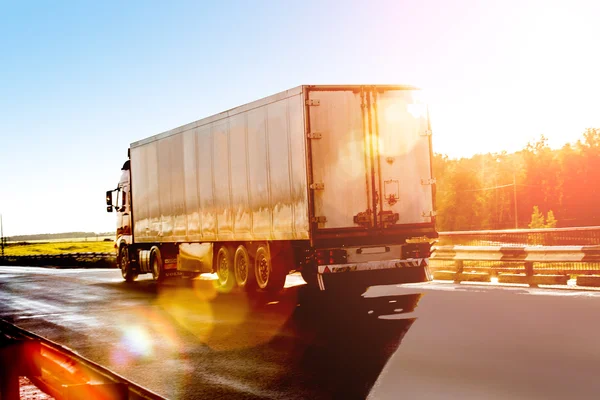 Truck goes on the highway — Stock Photo, Image